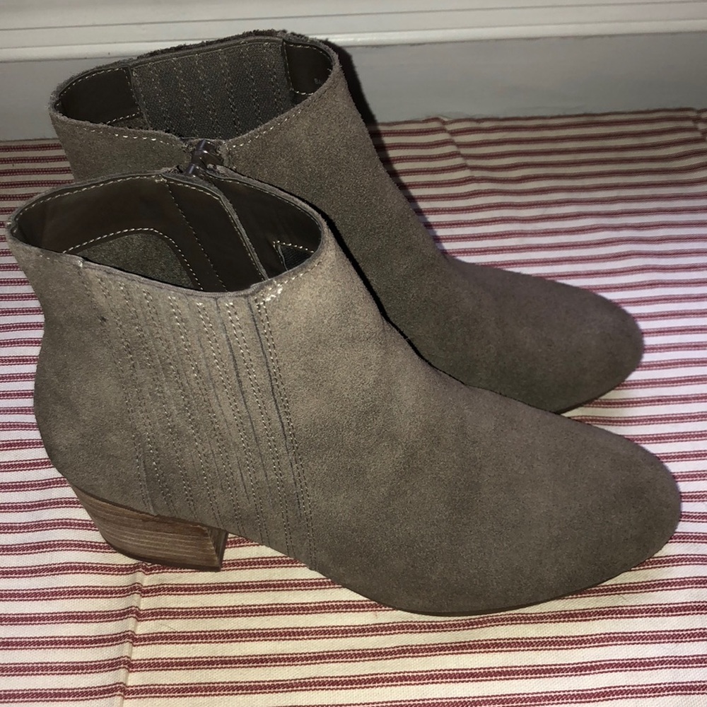 Women’s Crown Vintage Heeled Booties